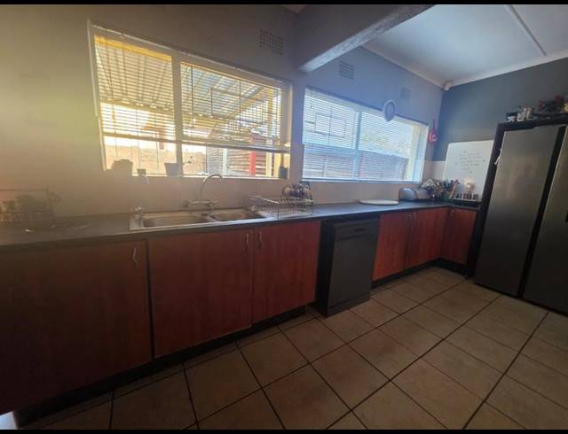 3 BEDROOM HOUSE FOR SALE IN GREENHILLS